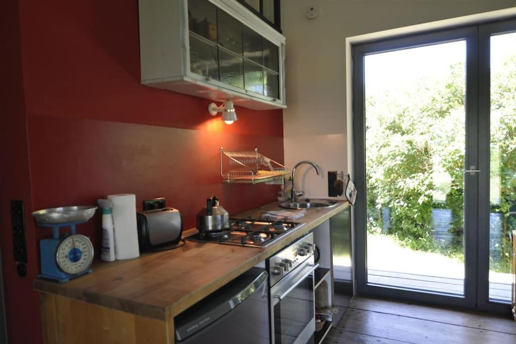 Romantisches Studio Am Waldesrand Mit Gartensauna Schwarz エクステリア 写真