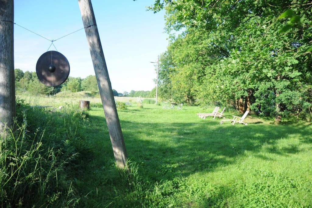 Romantisches Studio Am Waldesrand Mit Gartensauna Schwarz エクステリア 写真