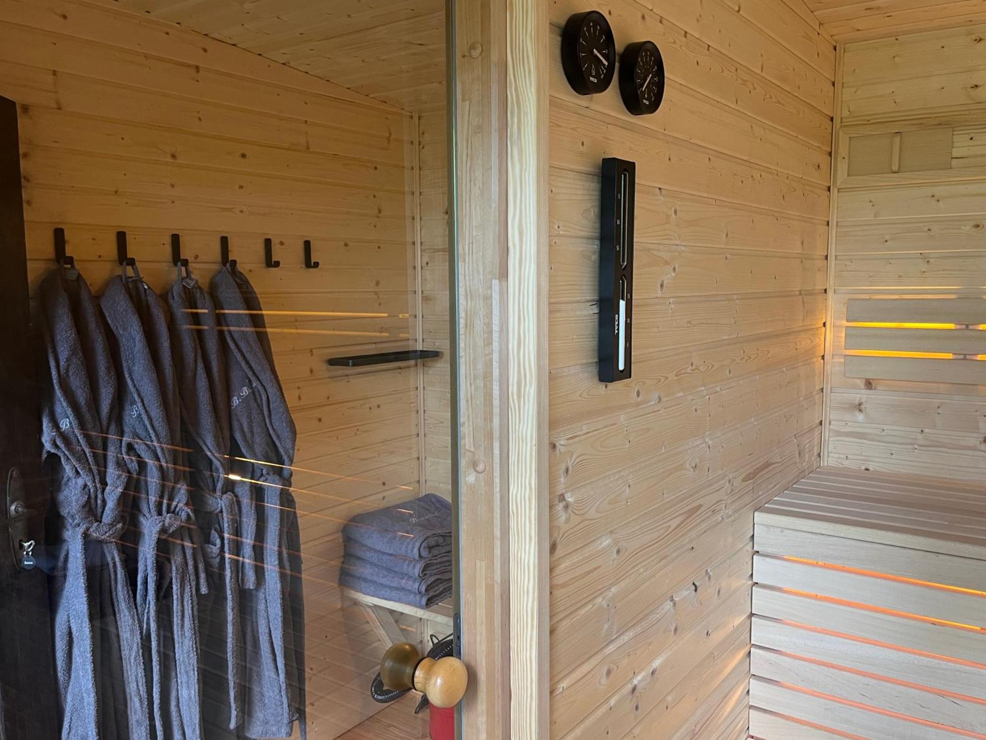 Romantisches Studio Am Waldesrand Mit Gartensauna Schwarz エクステリア 写真