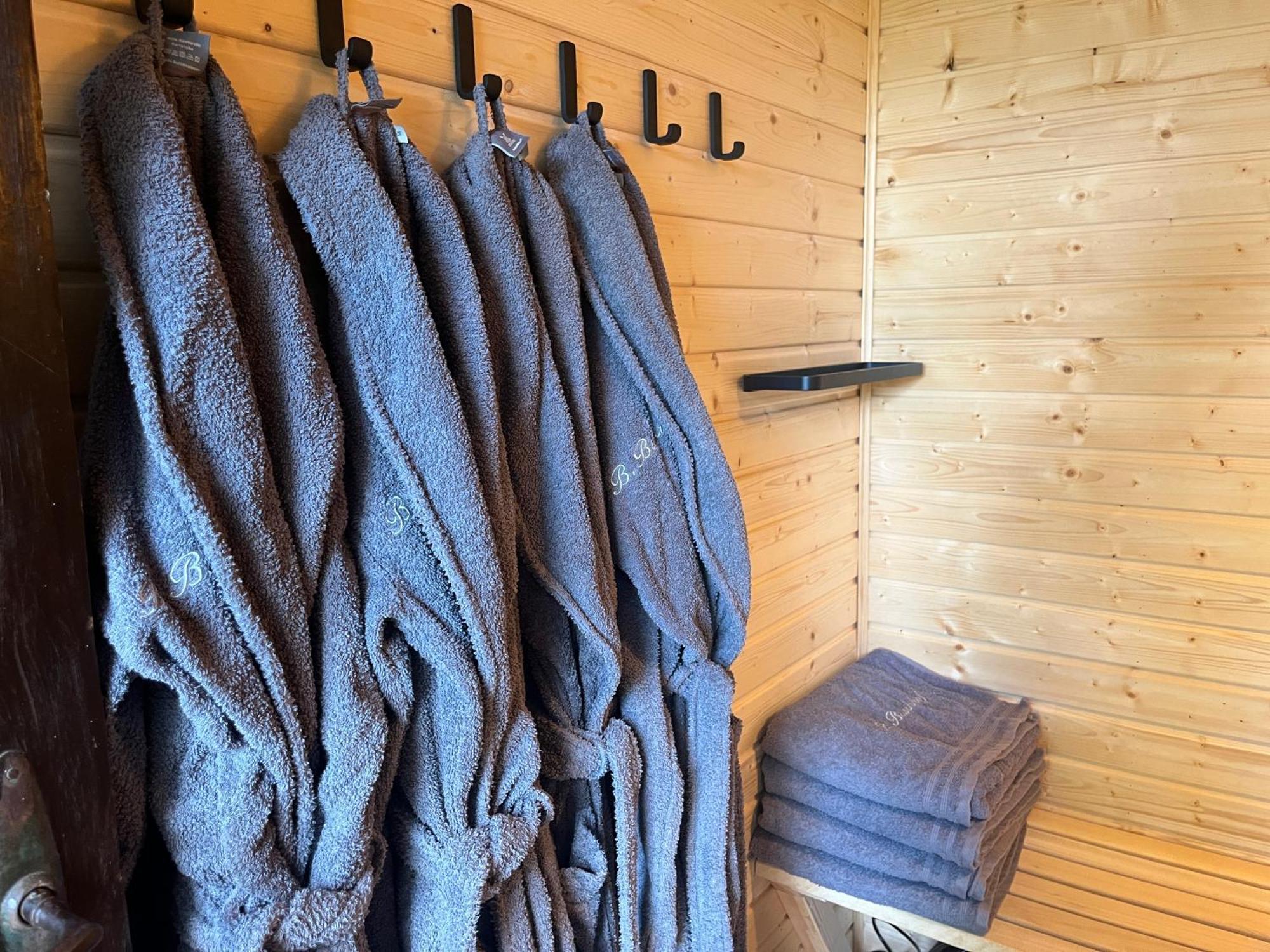 Romantisches Studio Am Waldesrand Mit Gartensauna Schwarz エクステリア 写真